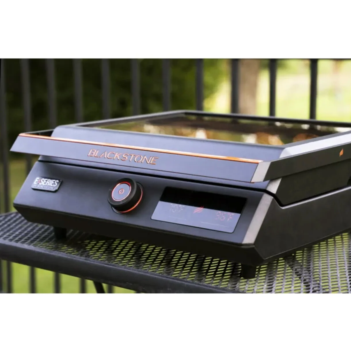 Blackstone E-Series 17 Electric Tabletop Griddle image 2